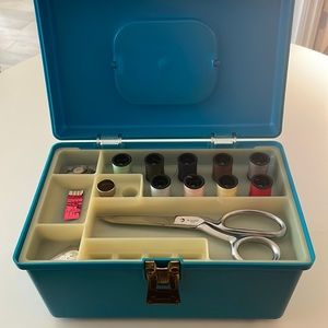Vintage Retro Wilson Wil-hold Turquoise Blue Small Sewing Box 🧵